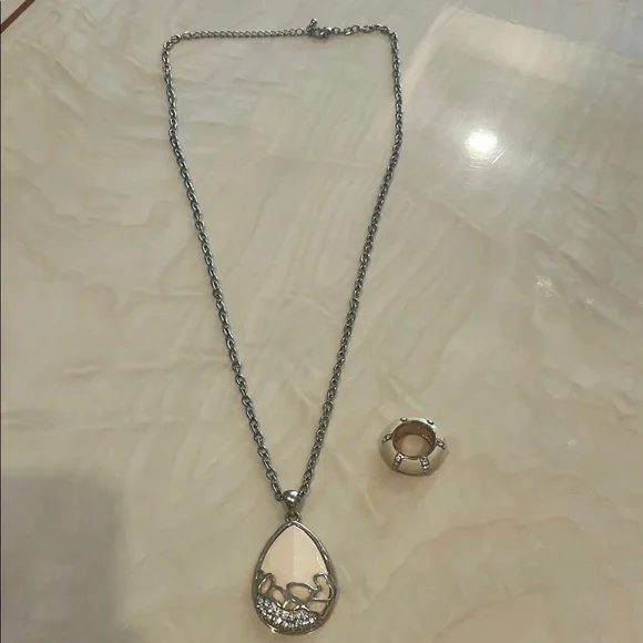 Elegant Silver Necklace and Ring Set - Picture 1 of 3
